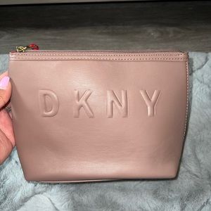 ✨💖 DKNY Makeup bag Mauve
